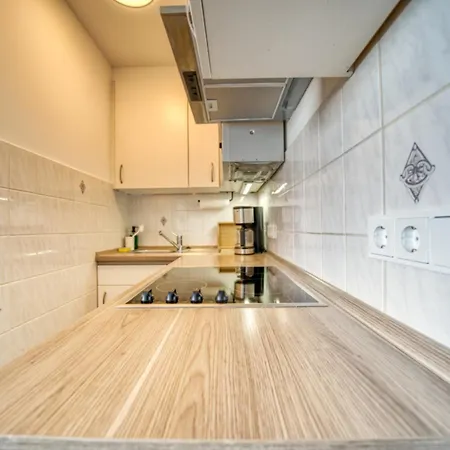 - Haus O, App 0o0712 *